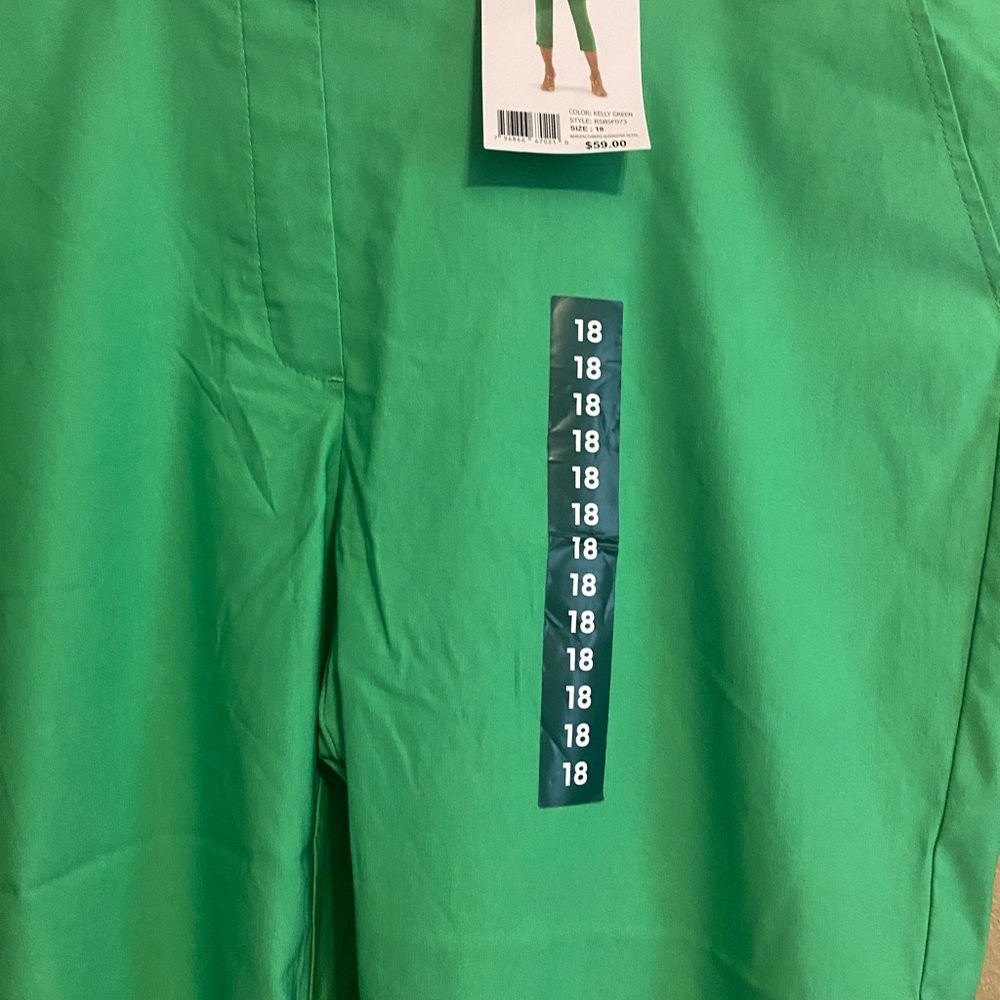 Rafael’s Women Size 18 Stretch Comfort Green Cropped Pants - Picture 2 of 10